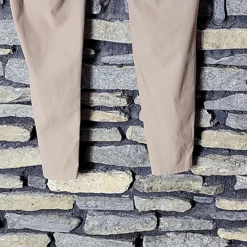 HUE Women's Khaki Leggings Size XL - Picture 8 of 10